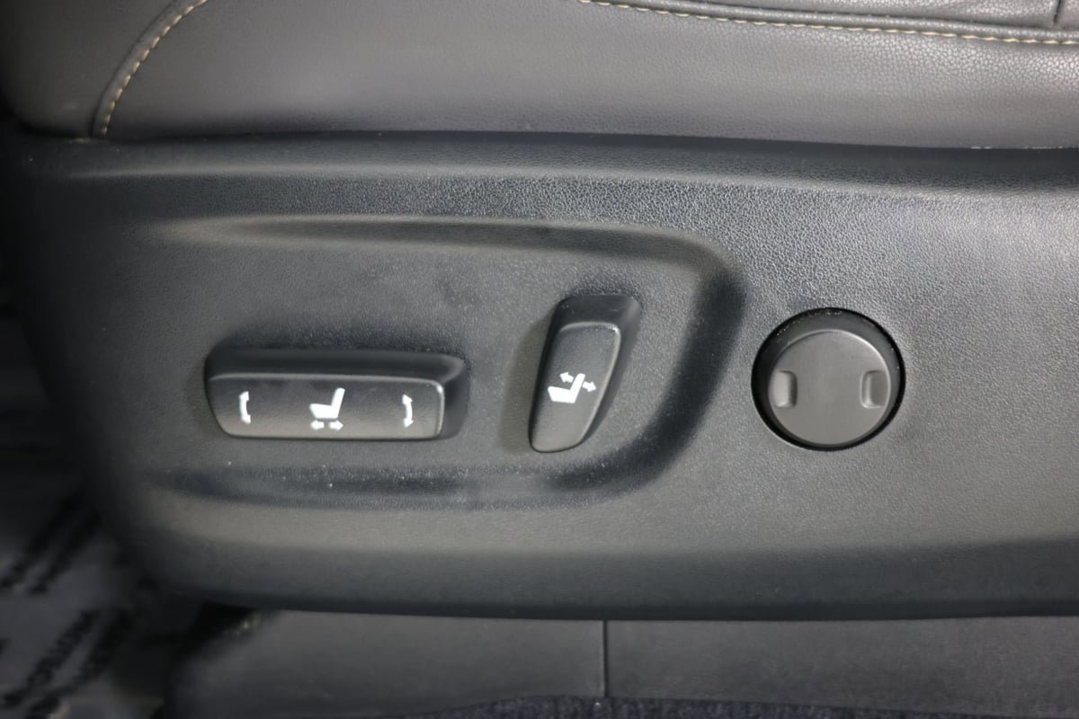 Used 2023 Lexus GX 460 Premium w/ Accessory Package AWD/4WD image 27