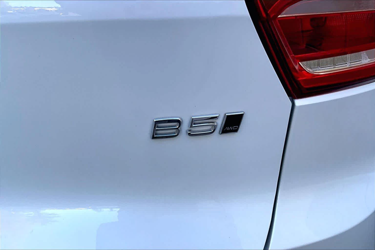 Certified 2024 Volvo XC40 B5 Plus w/ Protection Package Premier AWD/4WD image 10