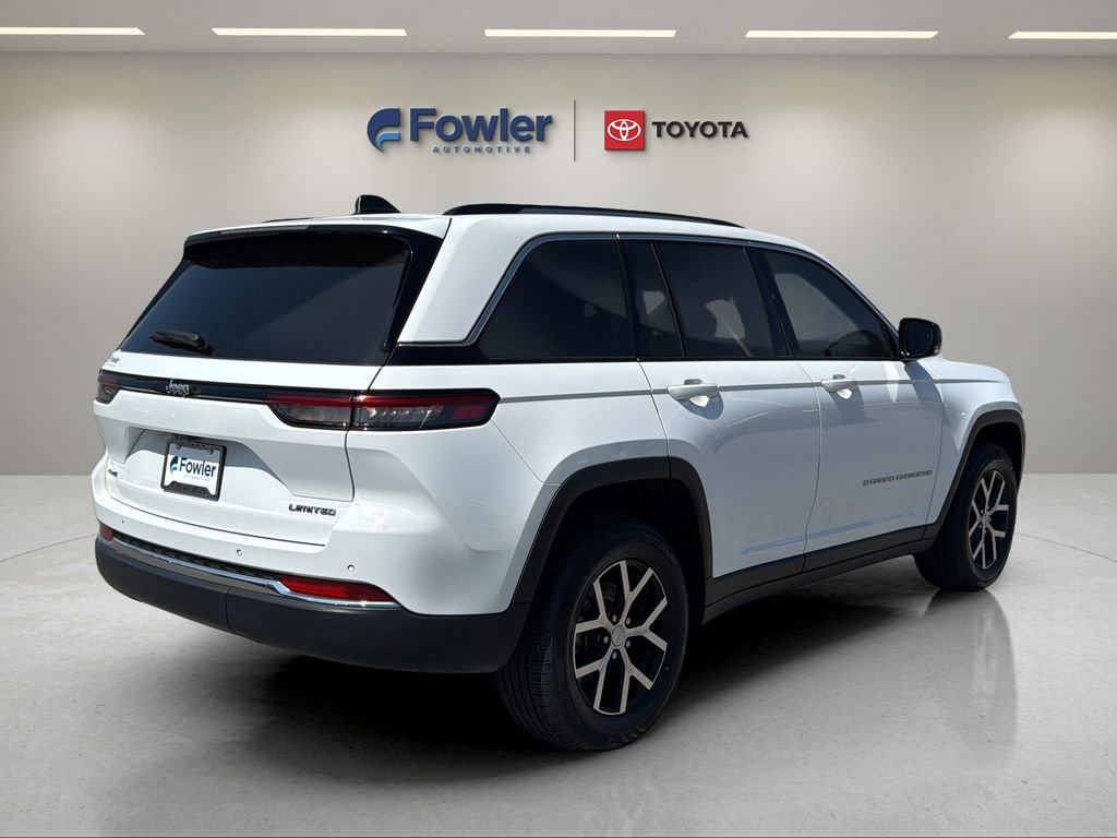 Used 2023 Jeep Grand Cherokee Limited AWD/4WD image 7