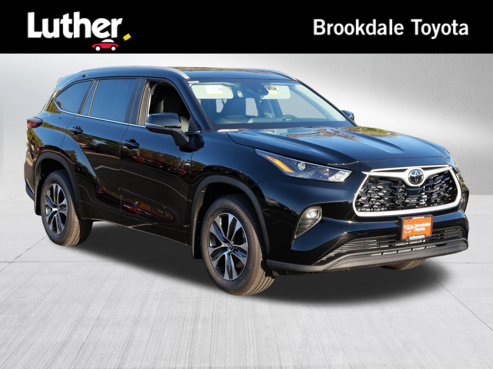 Certified 2026 Toyota Highlander XLE AWD/4WD image 1
