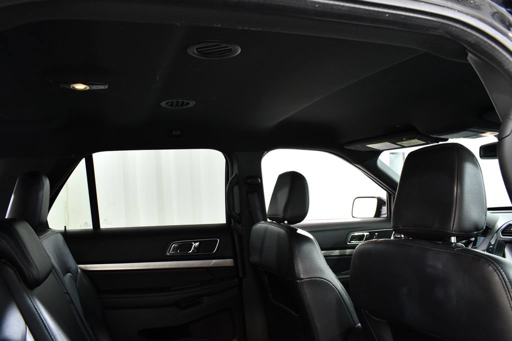 Used 2018 Ford Explorer XLT w/ Equipment Group 202A AWD/4WD image 18
