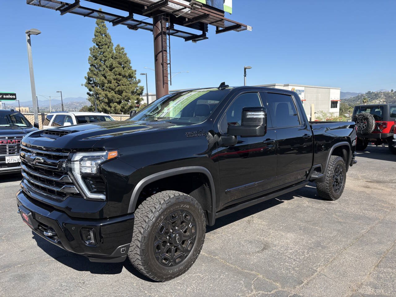 Used 2024 Chevrolet Silverado 2500 High Country w/ Midnight Edition AWD/4WD image 14