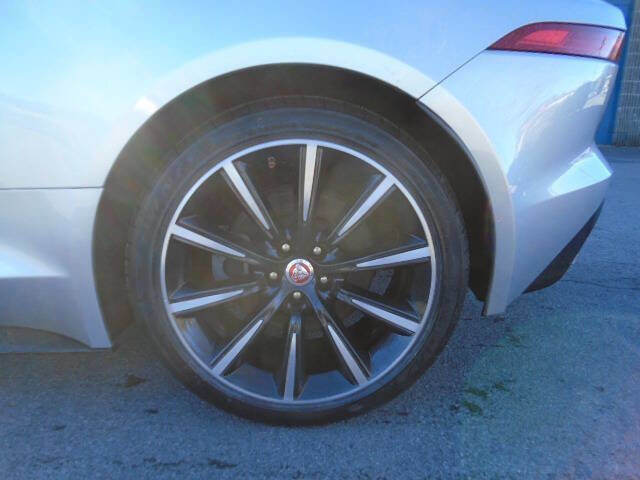 Used 2016 Jaguar F-TYPE Coupe image 16