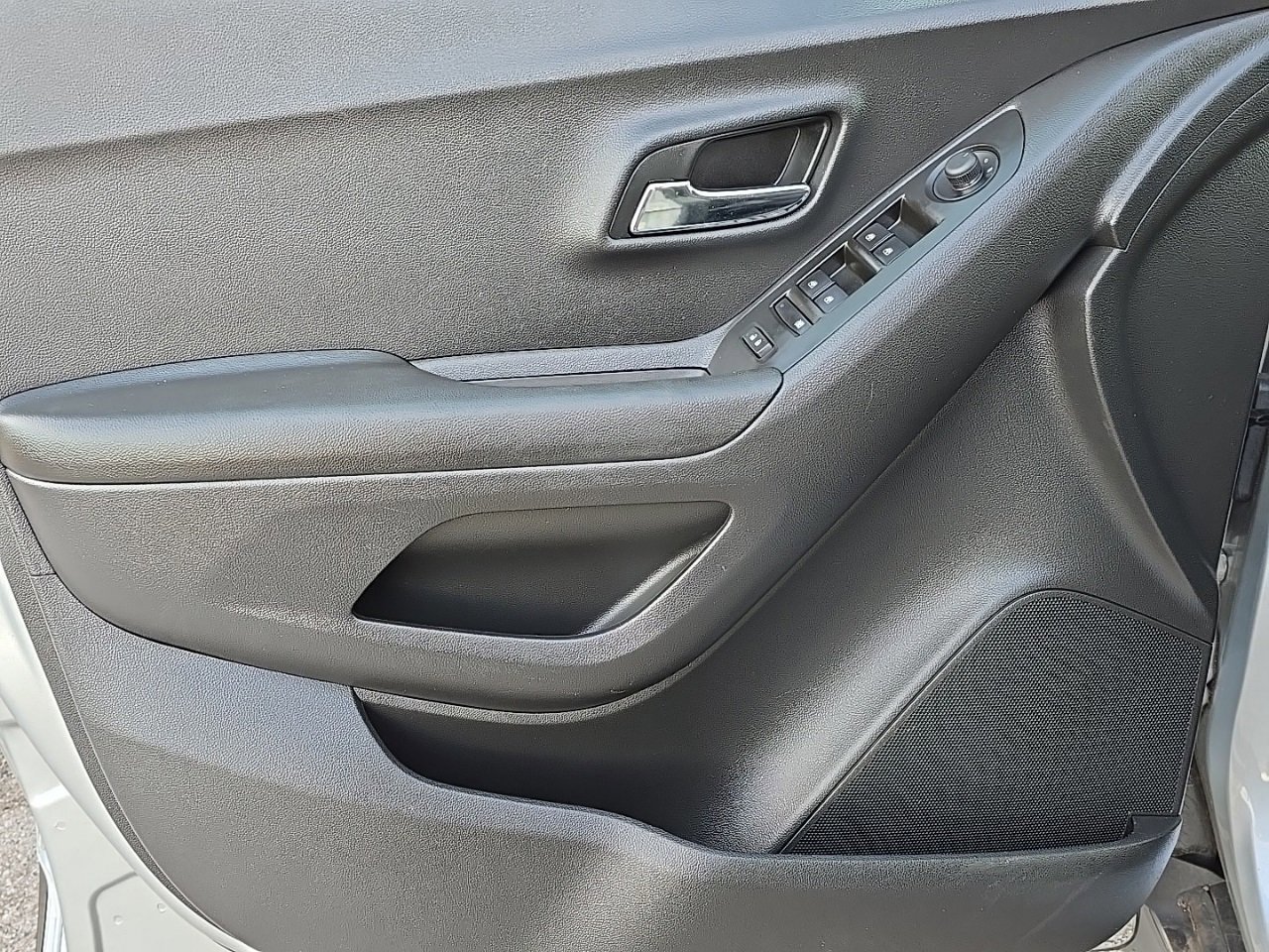 Certified 2021 Chevrolet Trax LS w/ Tint and Cruise Package image 11