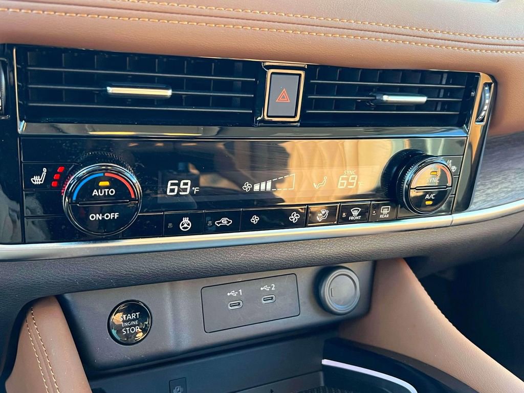 Used 2024 Nissan Rogue Platinum image 31