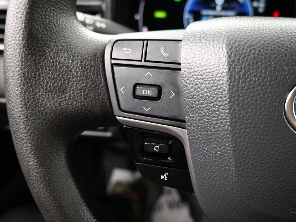 Used 2025 Toyota Camry LE w/ Convenience Package image 27