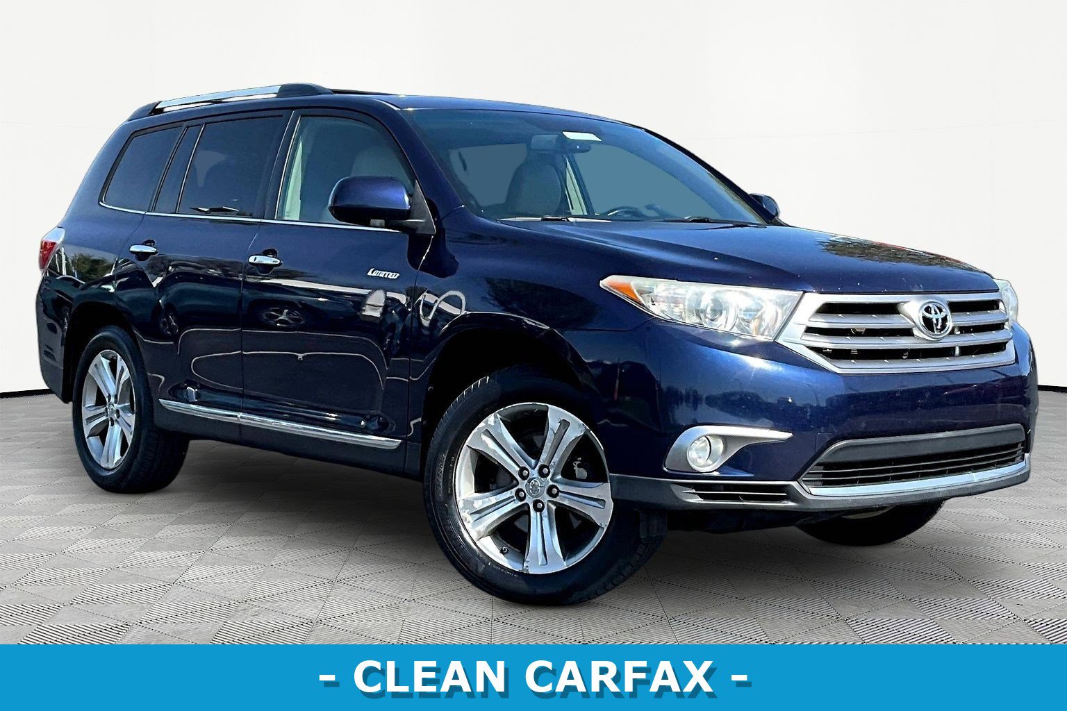Used 2011 Toyota Highlander Limited w/ Tow Pkg image 3