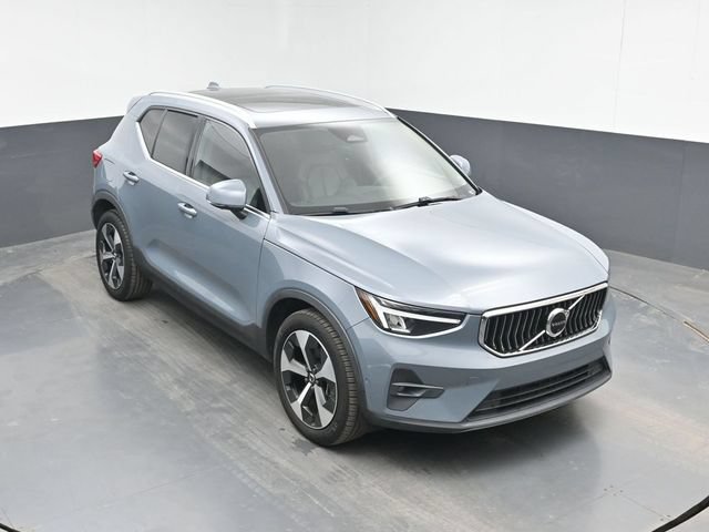 Used 2023 Volvo XC40 B4 Ultimate FWD image 29