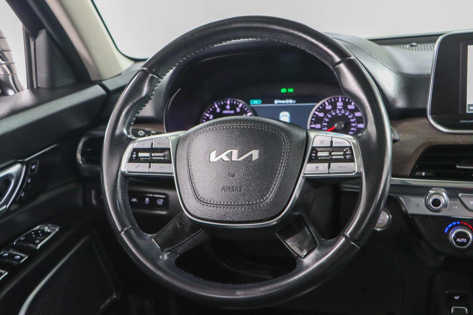 Used 2022 Kia Telluride SX image 12