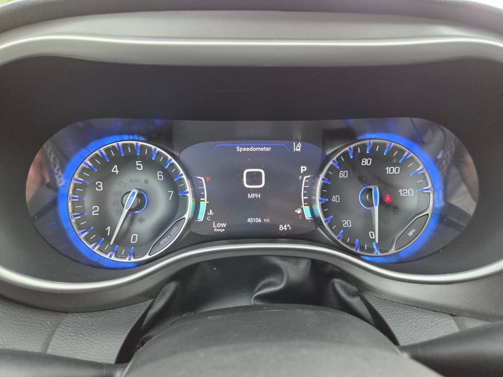 Used 2024 Chrysler Pacifica Touring-L FWD image 39
