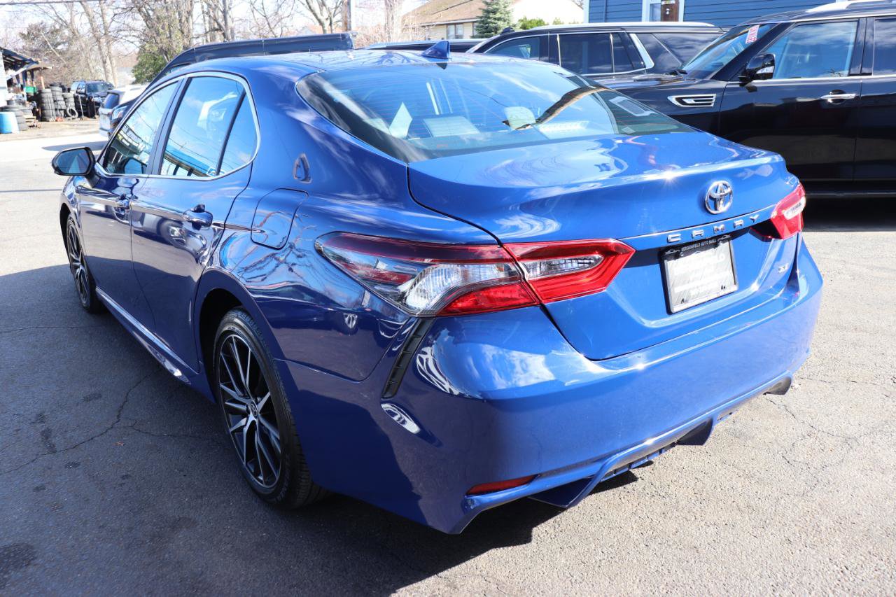 Used 2024 Toyota Camry SE image 3