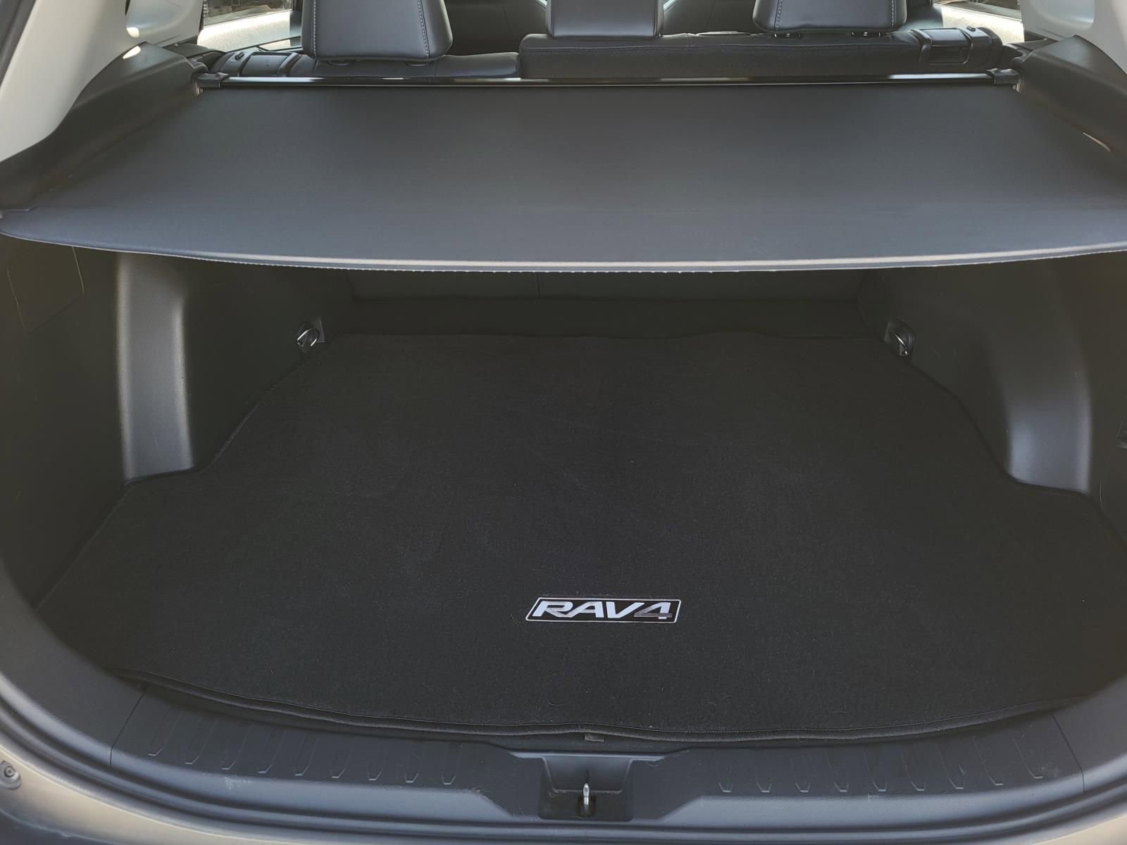 Used 2019 Toyota RAV4 XLE Premium image 10