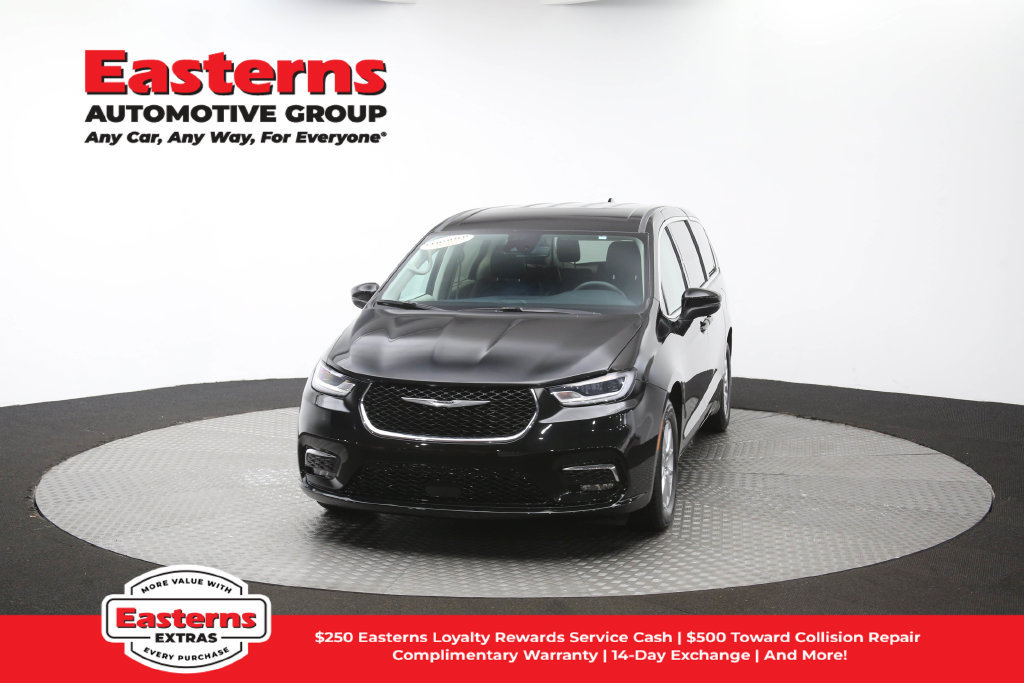 Used 2023 Chrysler Pacifica Touring-L FWD image 56