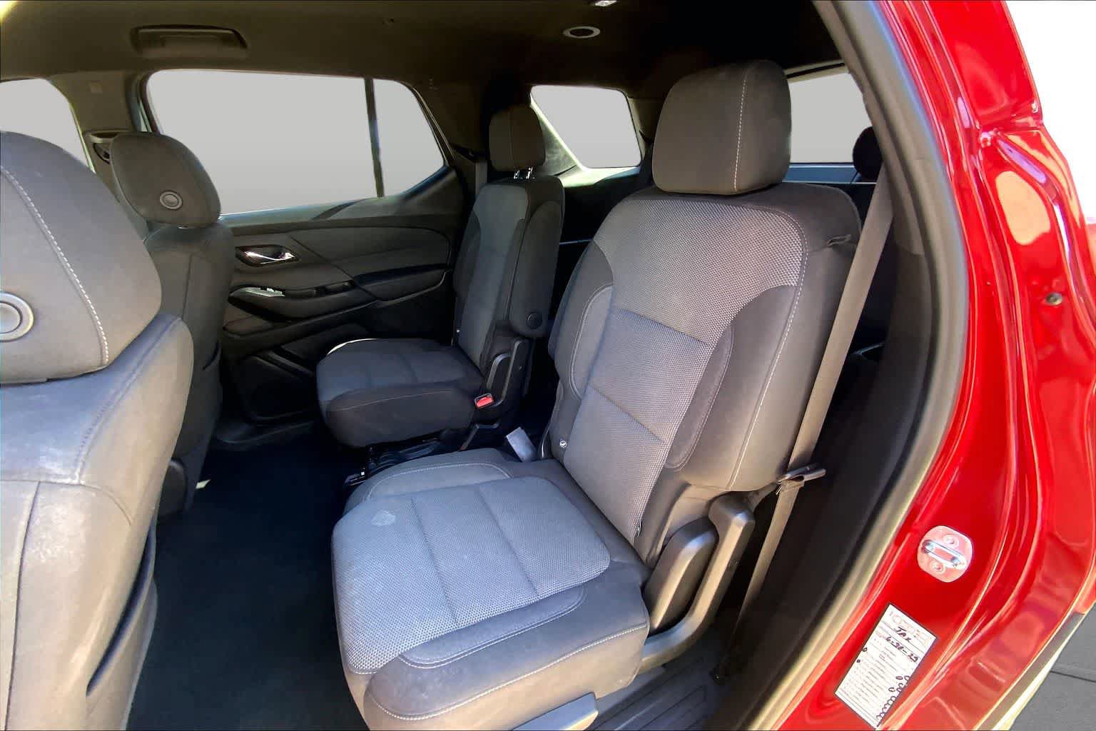 Used 2023 Chevrolet Traverse LT FWD image 20