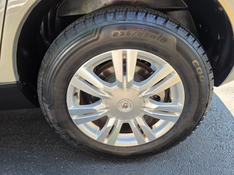 Used 2014 Cadillac SRX Luxury w/ Driver Awareness Package FWD image 11