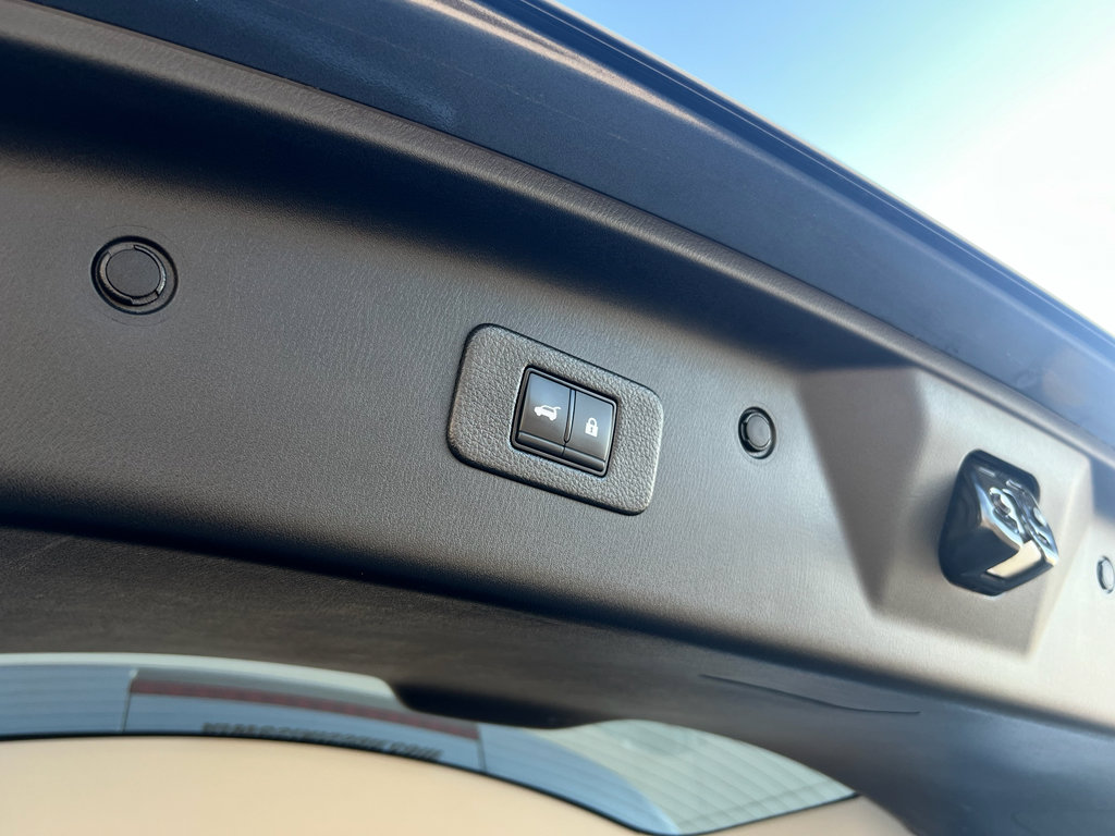 Used 2023 Nissan Armada SL image 16