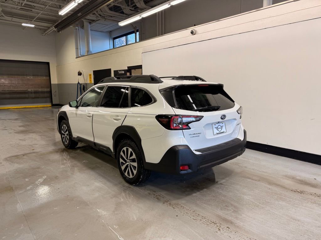 Used 2025 Subaru Outback Premium image 3