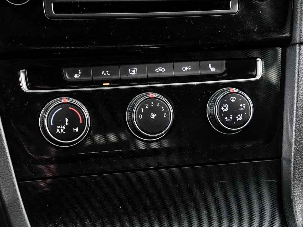 Used 2017 Volkswagen Golf S image 18