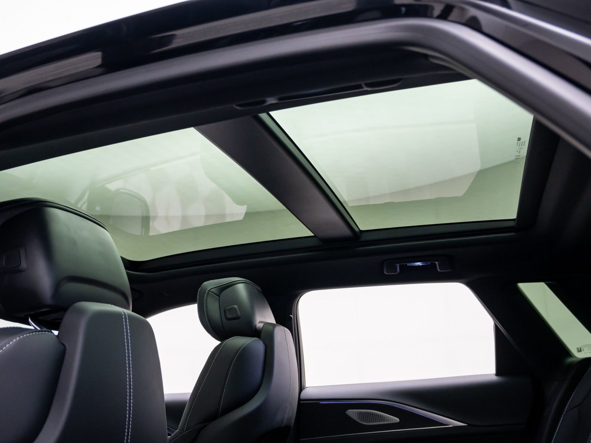 Certified 2025 Cadillac Lyriq Luxury w/ LPO, Floor Liner Package AWD/4WD image 24