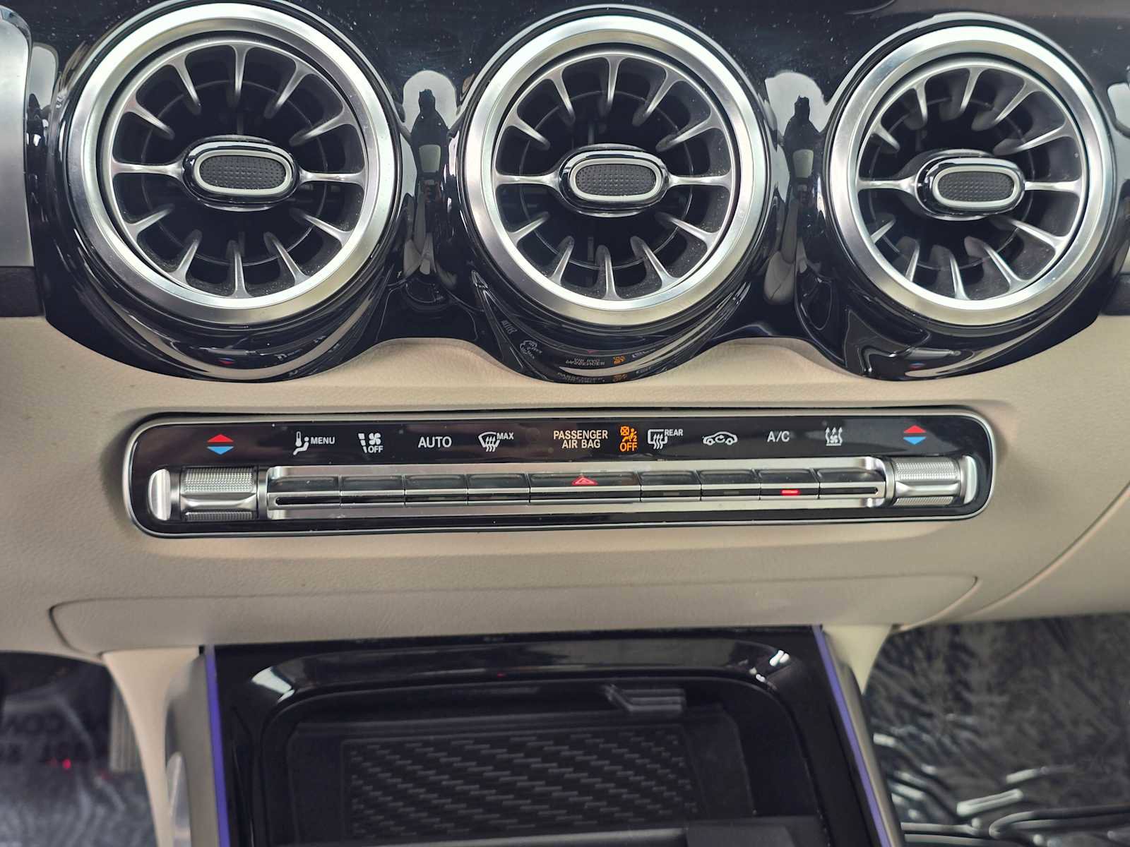 Used 2023 Mercedes-Benz EQB 300 4MATIC image 28