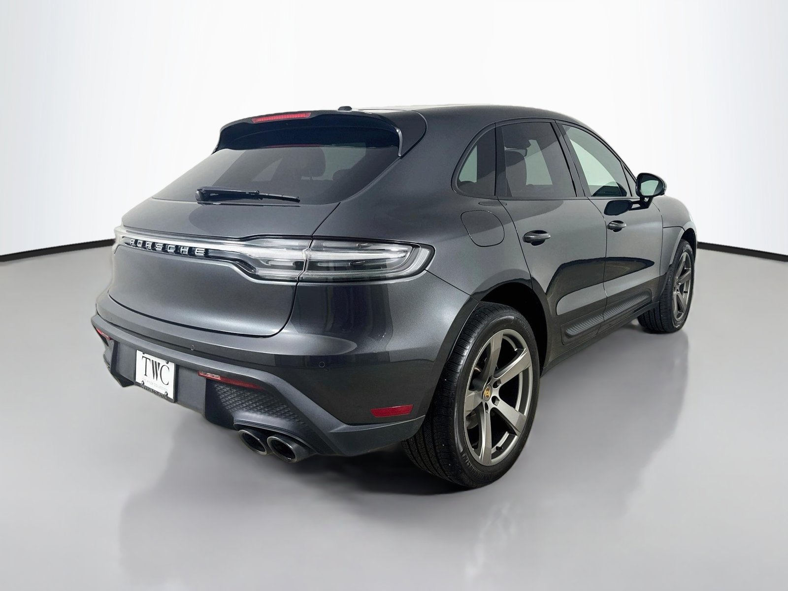 Certified 2022 Porsche Macan AWD/4WD image 5