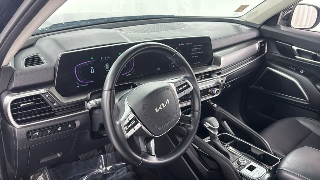 Used 2025 Kia Telluride S image 37