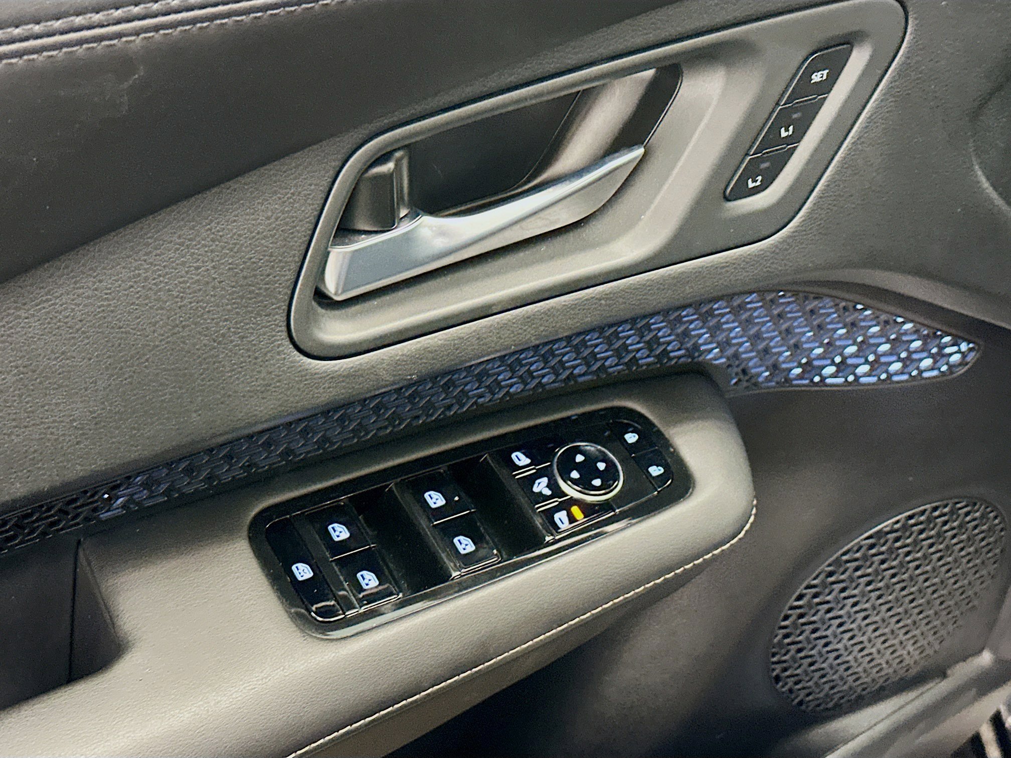 Used 2024 Nissan Ariya AWD image 15