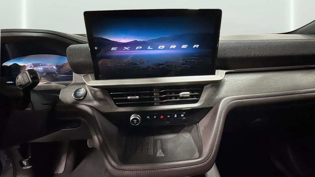 Used 2025 Ford Explorer Platinum w/ LUX Leather Package image 10