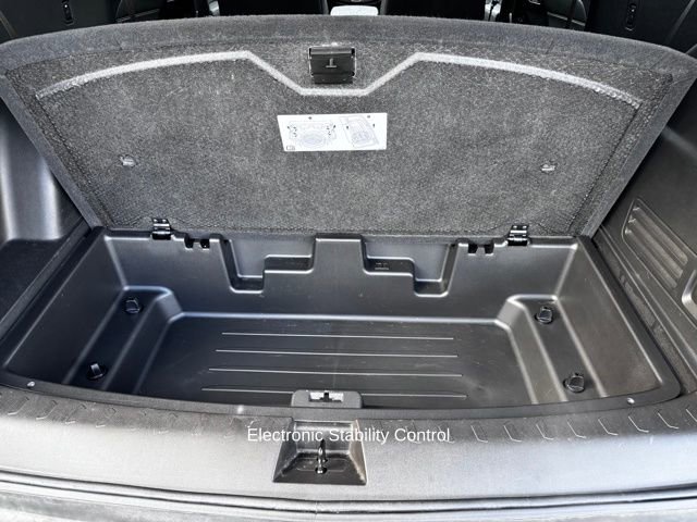 Used 2023 Chevrolet Traverse LT w/ Rear Camera Mirror Package image 23