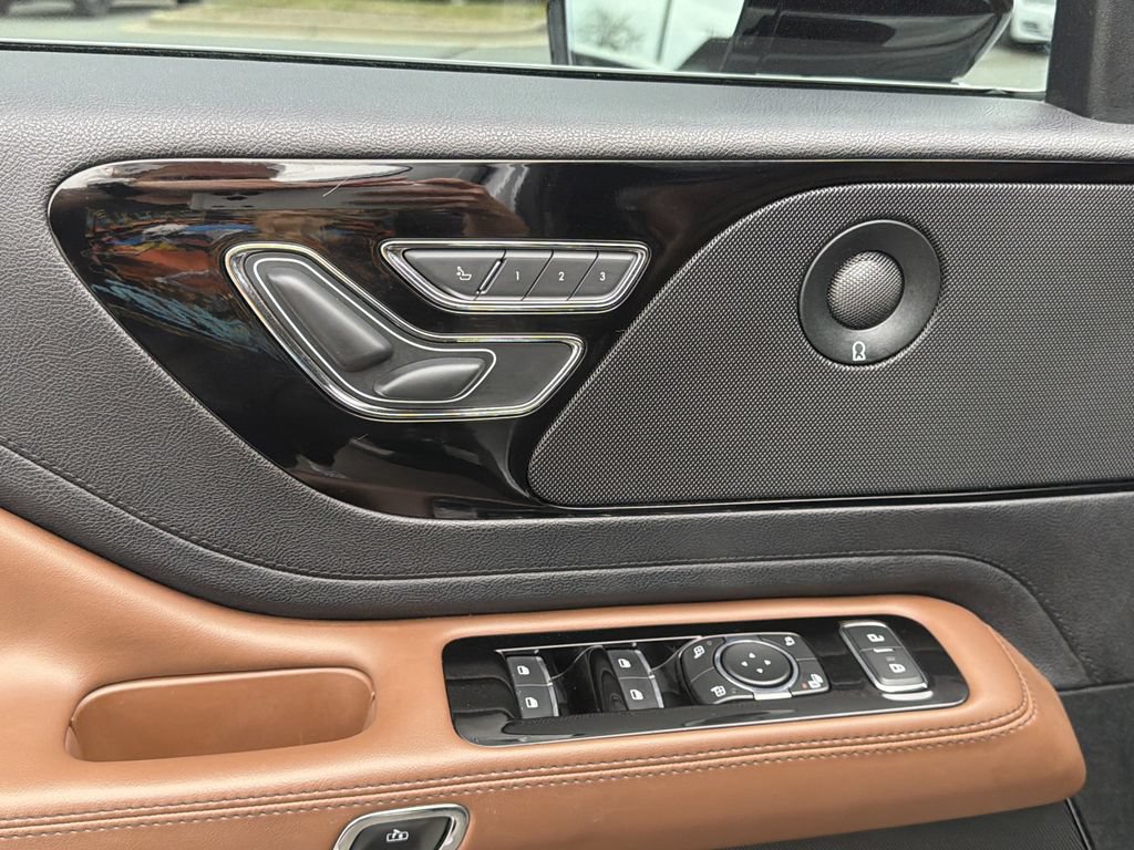 Used 2022 Lincoln Aviator Reserve w/ Elements Package Plus AWD/4WD image 23