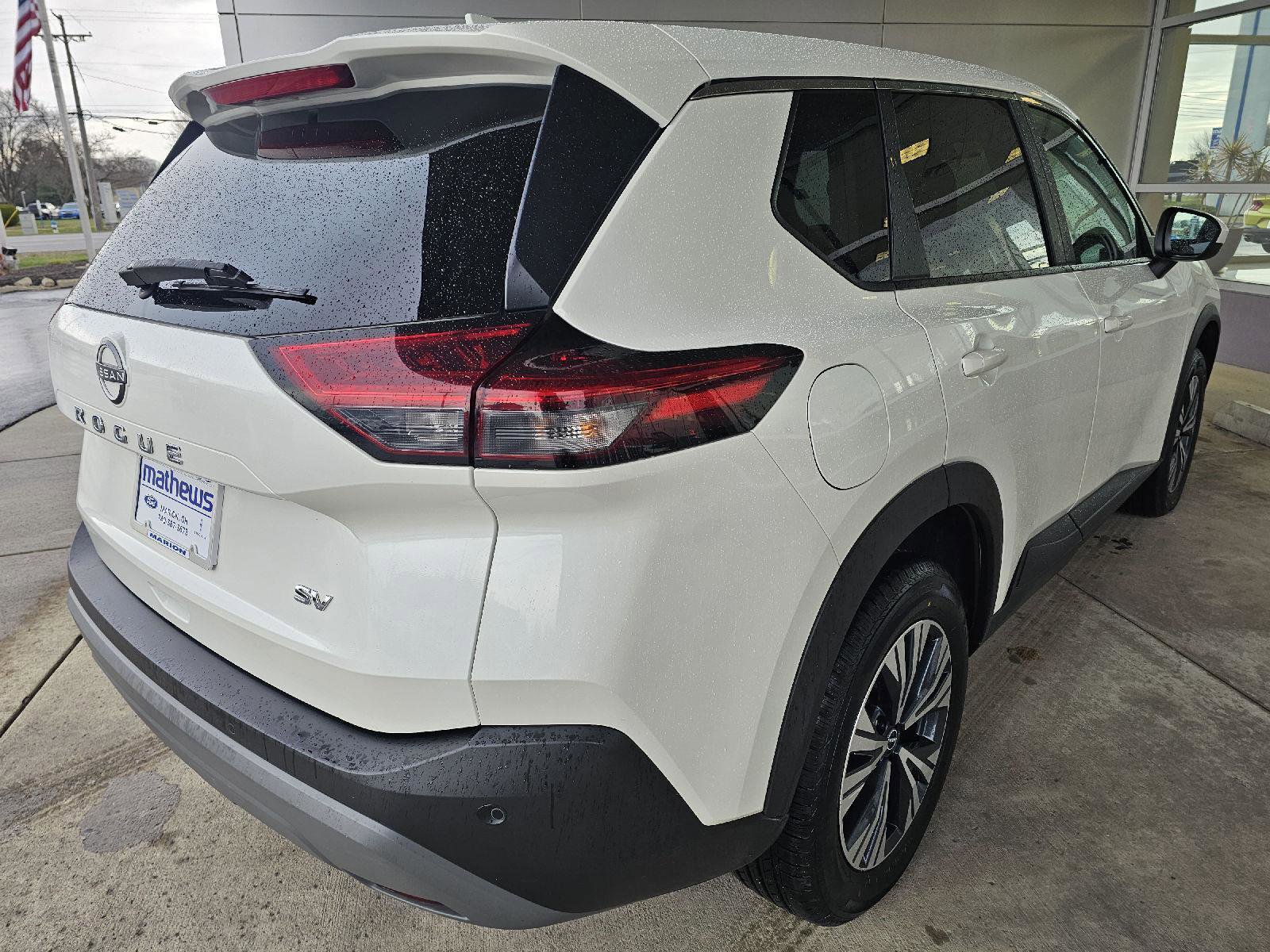 Used 2023 Nissan Rogue SV image 5