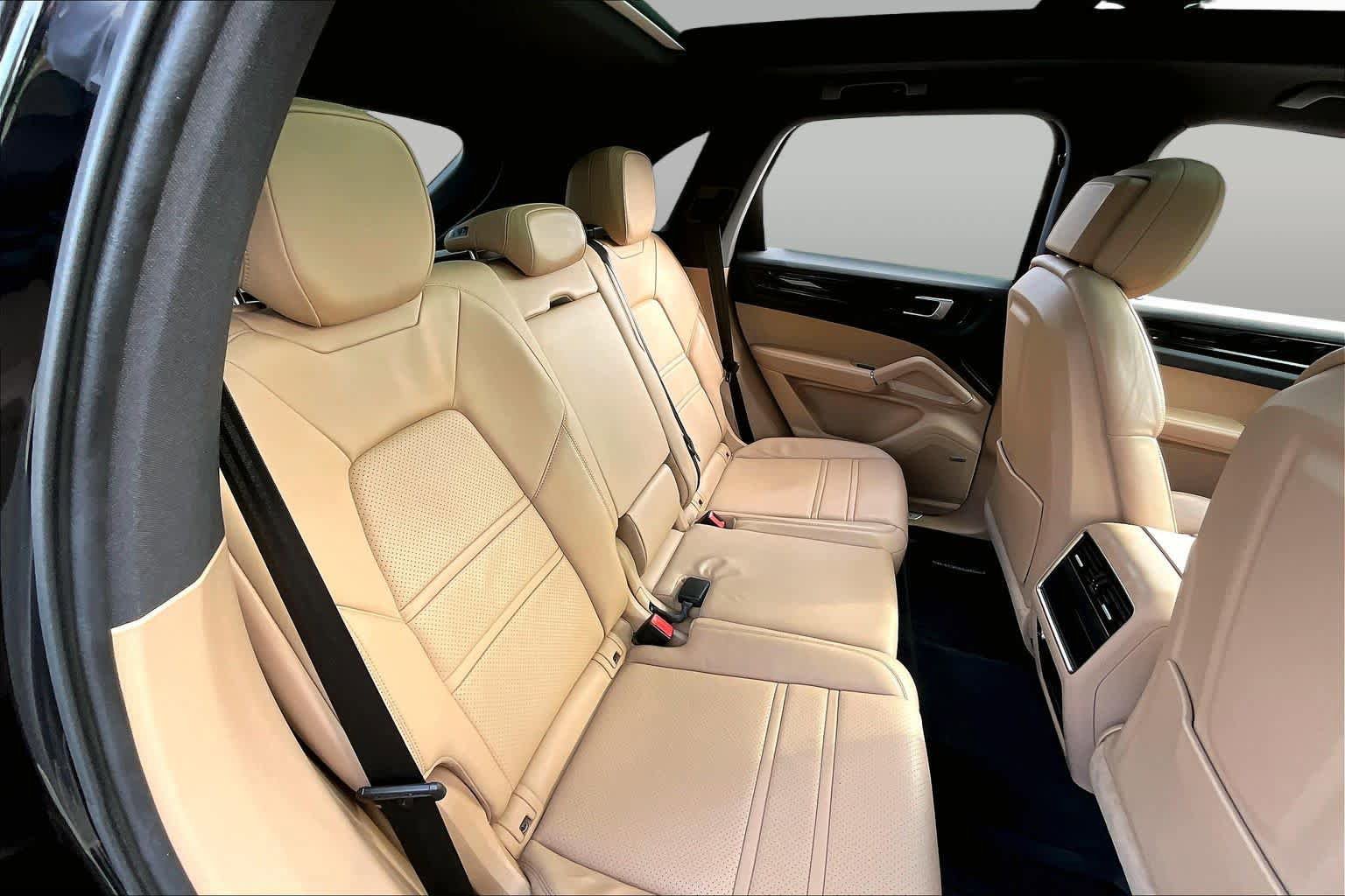 Used 2021 Porsche Cayenne AWD/4WD image 20