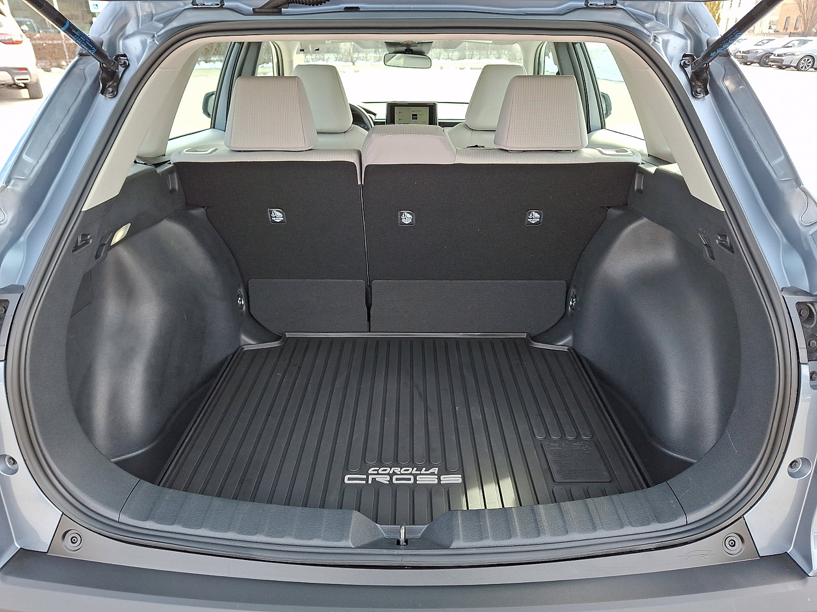 Used 2025 Toyota Corolla Cross L image 28