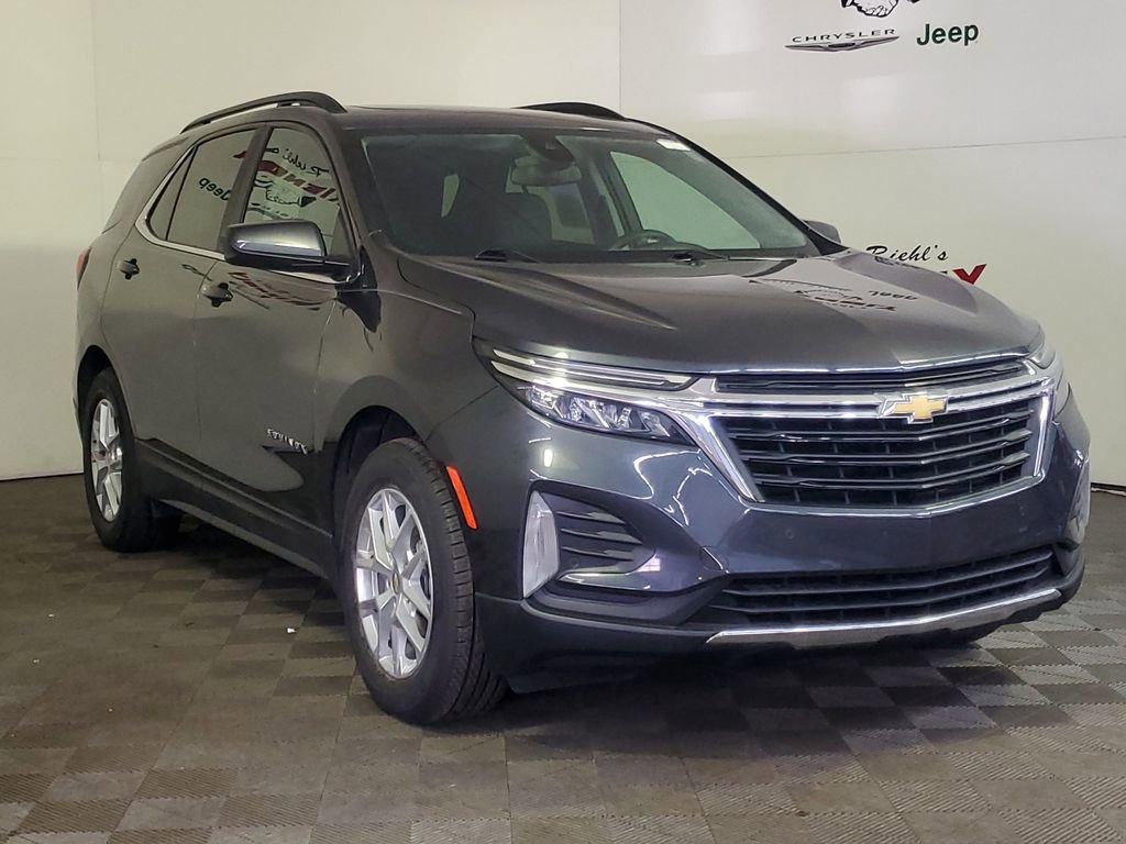 Used 2023 Chevrolet Equinox LT image 2