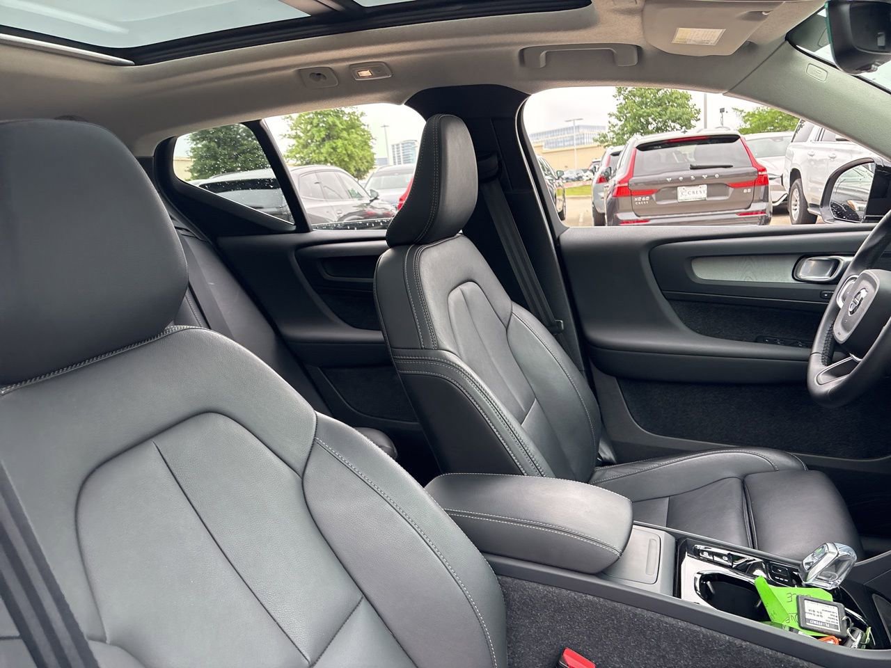 Certified 2025 Volvo XC40 B5 Plus AWD/4WD image 13