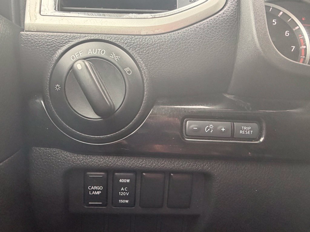 Used 2021 Nissan Titan SV w/ SV Convenience Package RWD image 52