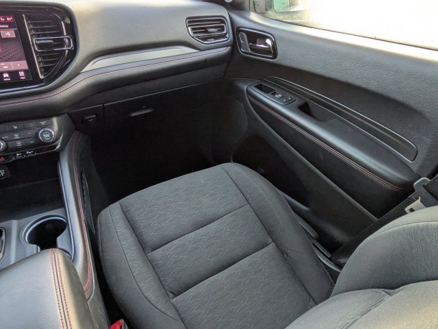 Used 2025 Dodge Durango GT RWD image 18