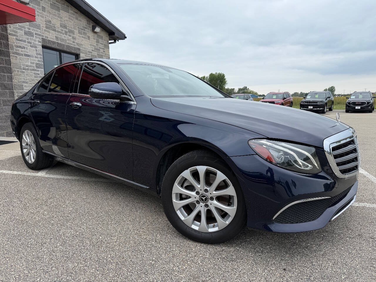 Used 2019 Mercedes-Benz E 300 4MATIC image 3