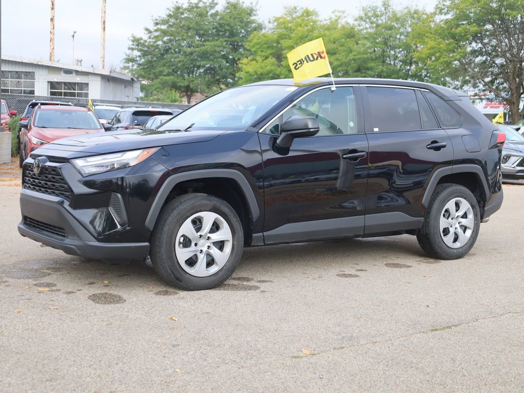 Used 2024 Toyota RAV4 LE image 5