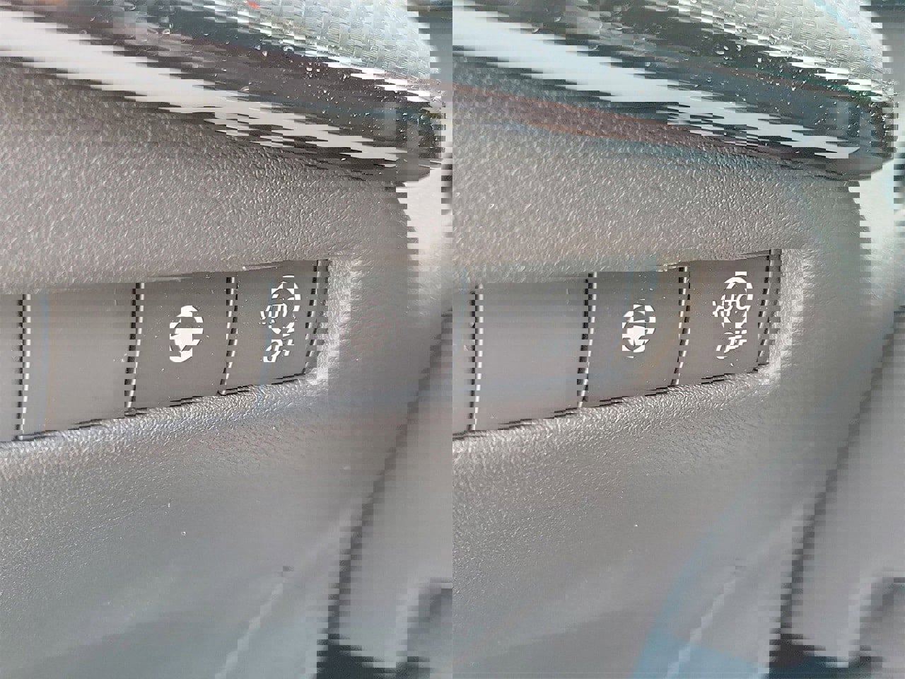 Used 2025 Nissan Kicks SR image 30