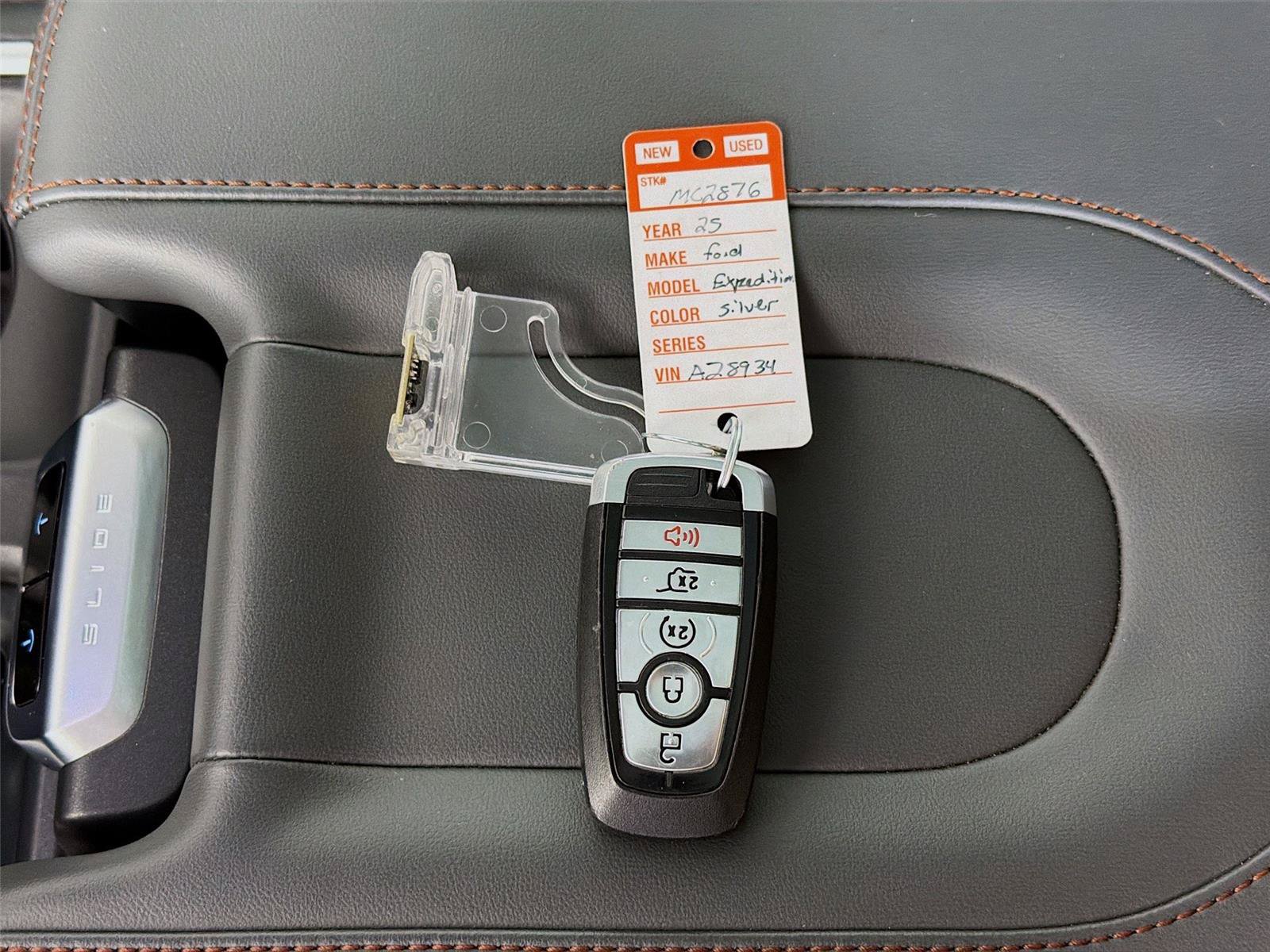 Used 2025 Ford Expedition Active AWD/4WD image 4