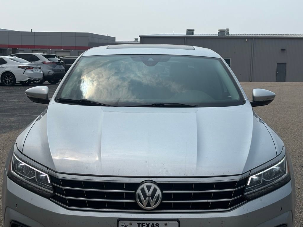 Used 2017 Volkswagen Passat 1.8T SEL Premium FWD image 3