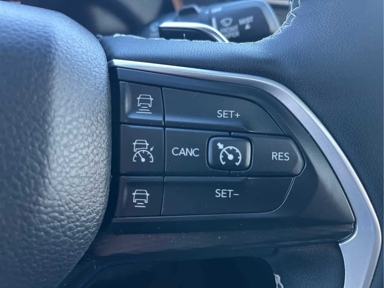 Used 2023 Jeep Grand Cherokee L Laredo image 38