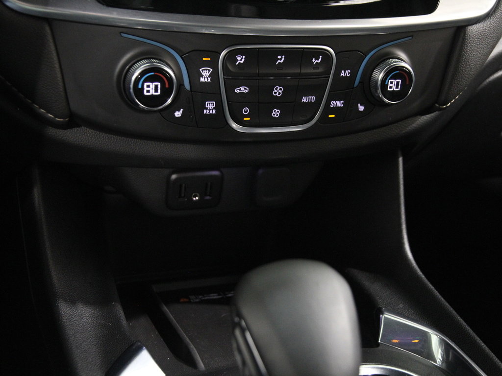 Used 2023 Chevrolet Traverse LT image 15