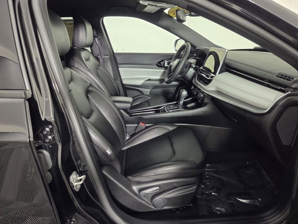 Certified 2025 Jeep Compass Limited image 32