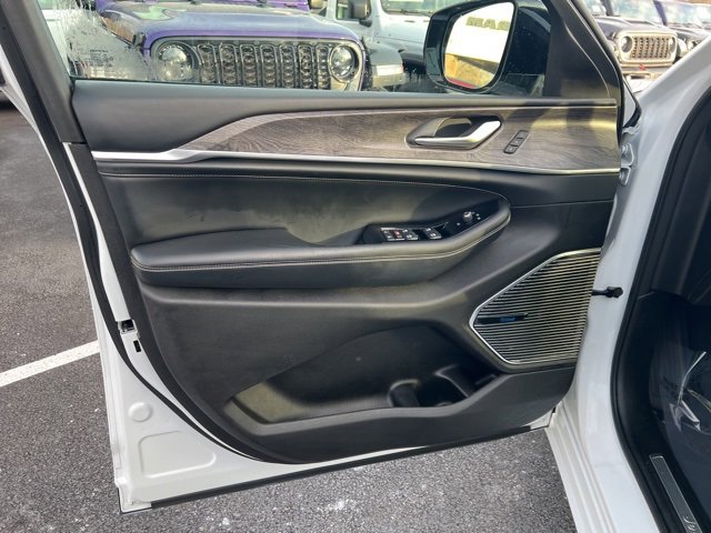 Used 2023 Jeep Grand Cherokee L Overland w/ Rear Seat Video Group I image 4