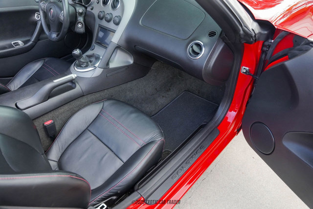 Used 2006 Pontiac Solstice Convertible w/ Premium Package image 39
