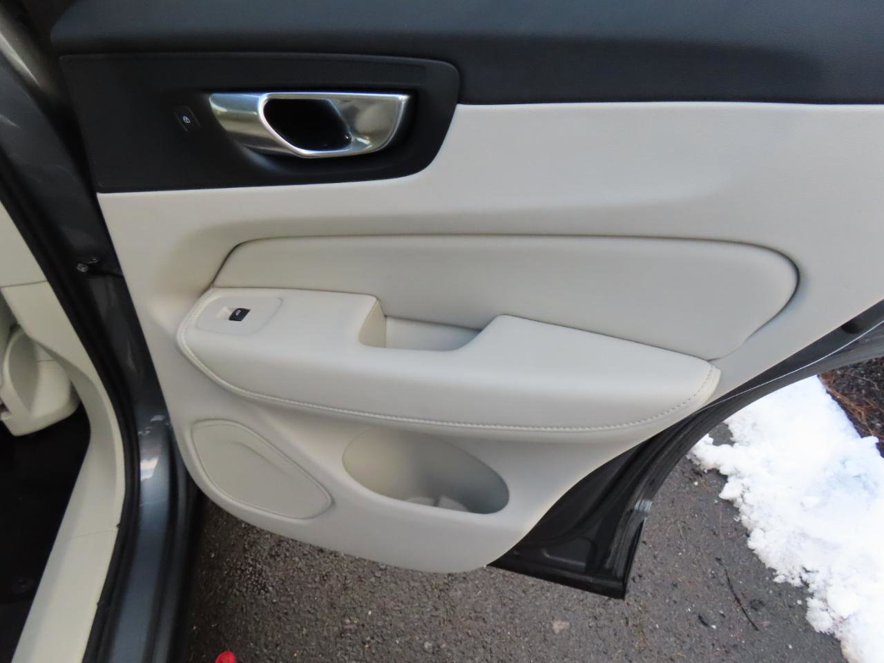 Used 2021 Volvo XC60 T5 Inscription w/ Climate Package image 15