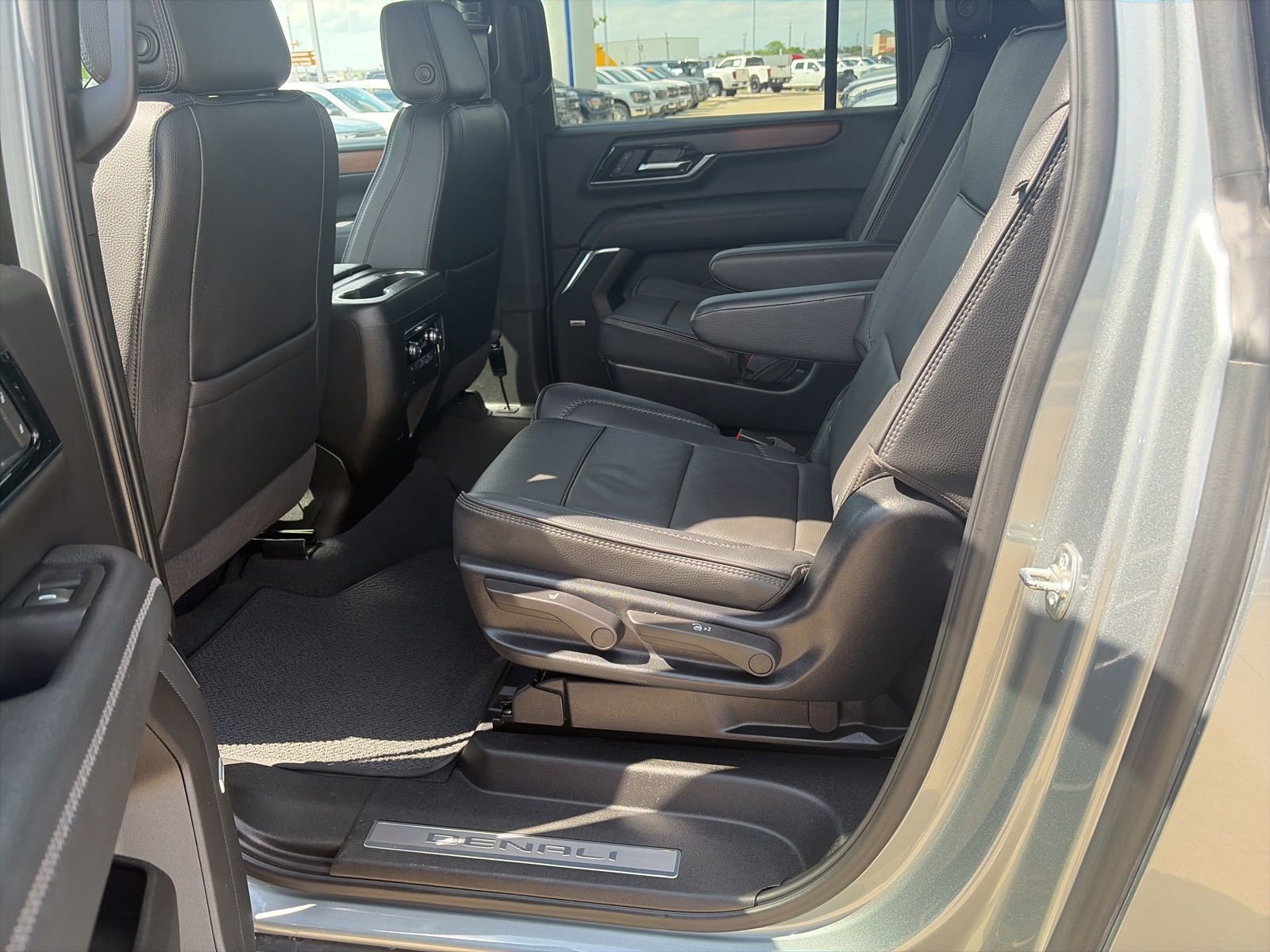 Used 2025 GMC Yukon XL Denali image 20