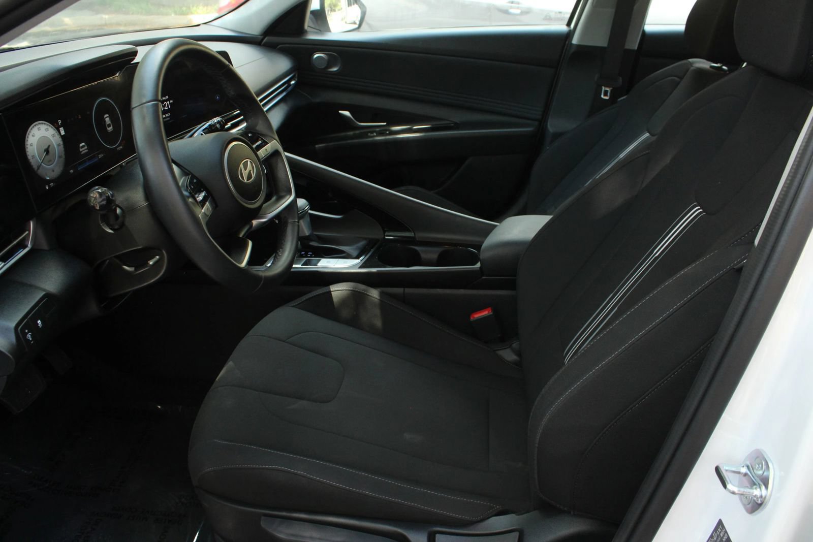 Used 2025 Hyundai Elantra SEL FWD image 14